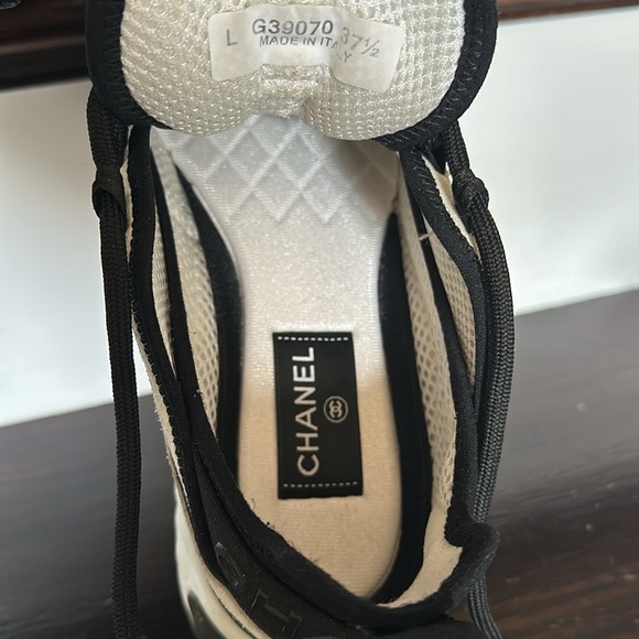 Chanel Sneakers 22S White Black - Picture 10 of 17